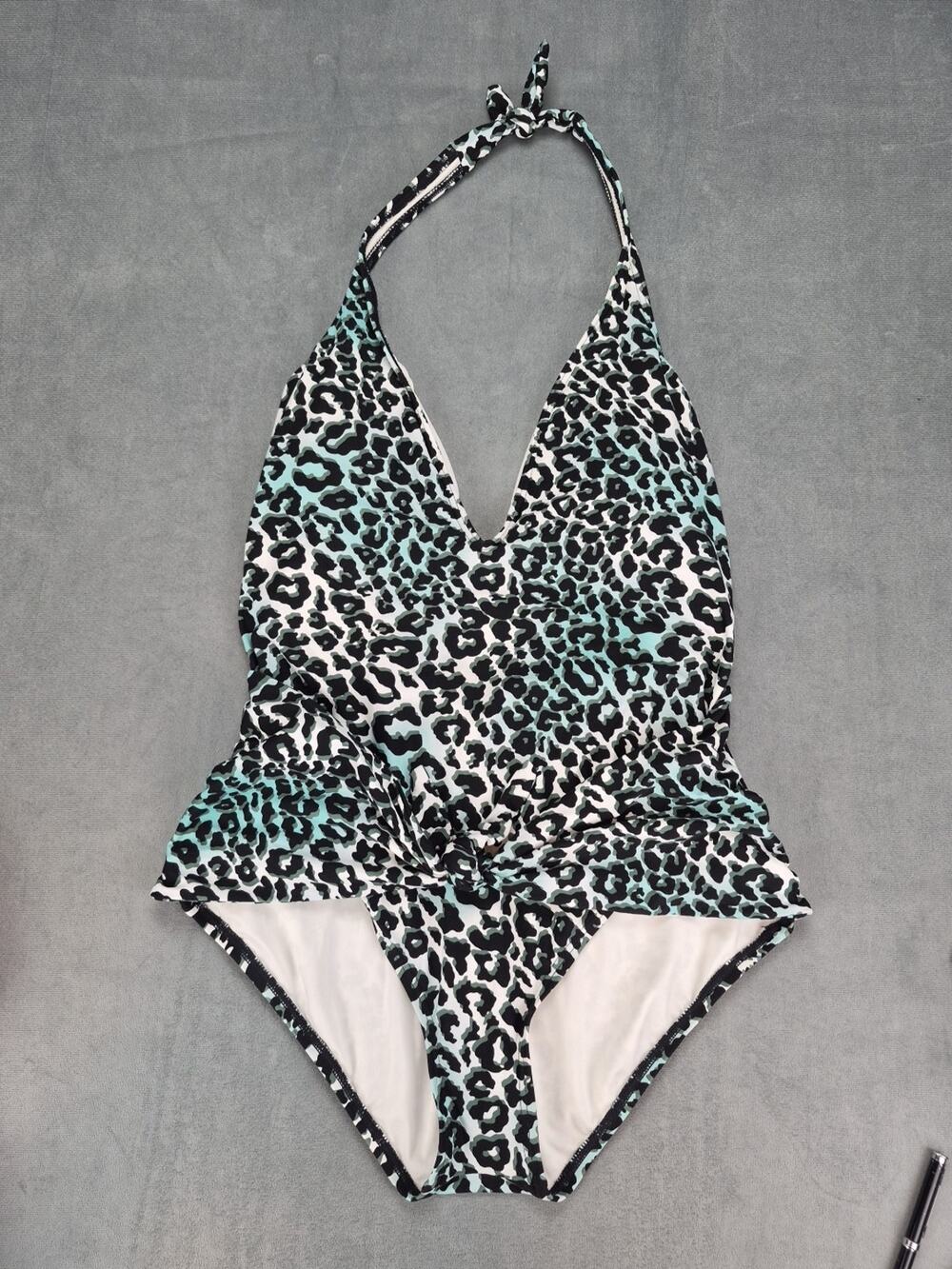 Carmen Marc Valvo Mobwife Animal Print V Neck One Piece Womens Swimsuit Size 14